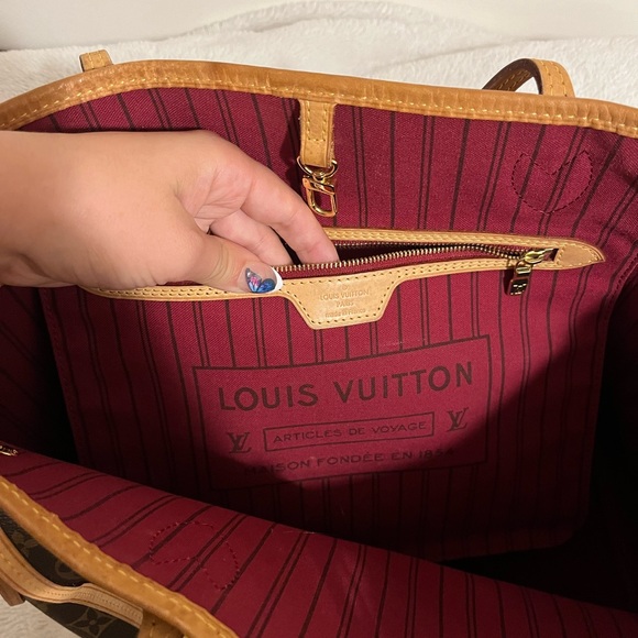 Louis Vuitton Neverfull PM with Pouch - Picture 9 of 16